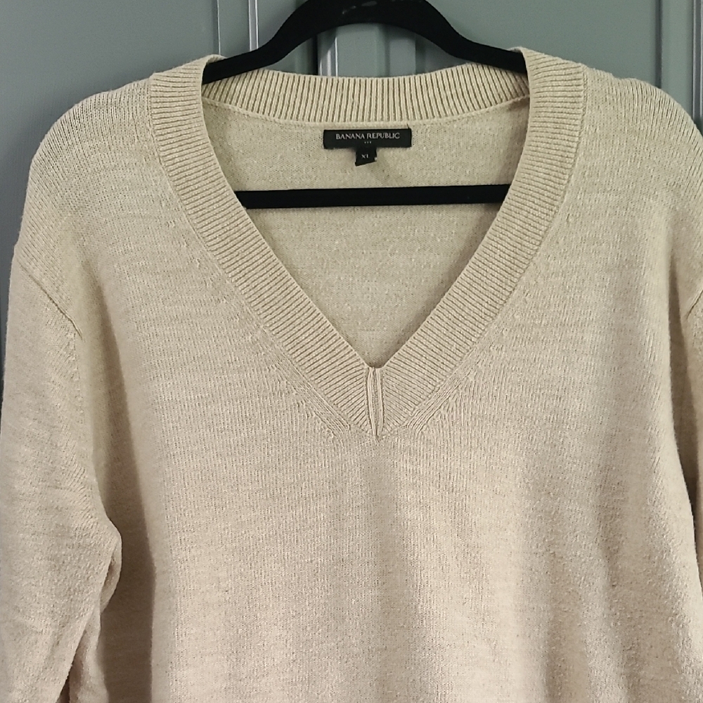 Banana Republic Cream V-Neck Sweater